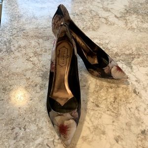 Ted Baker flower print court shoes - size 39.